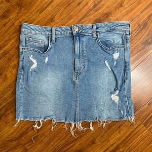3/$25 Forever 21 Light Wash Distressed Frayed Stretch Denim Skirt Size 8 Casual